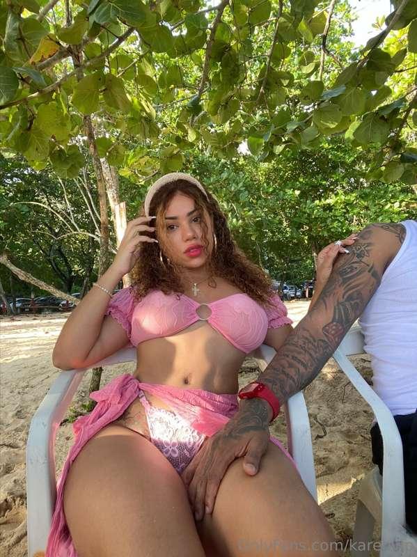 If it were you would you grab my legs or my pussy? 🤤 availab..