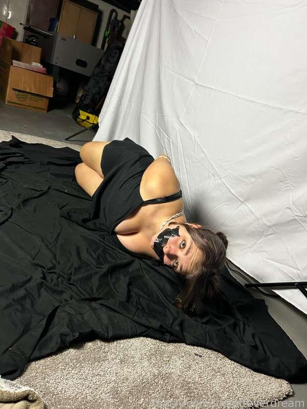 A cute hogtie😏

💜Disclaimer: All my content is consensual, I’m just a kinky girly who loves bondage💜

#bondage #gagged #gag #hogtie #rope #ropebondage #submissive #bdsm #tiedup #gothic