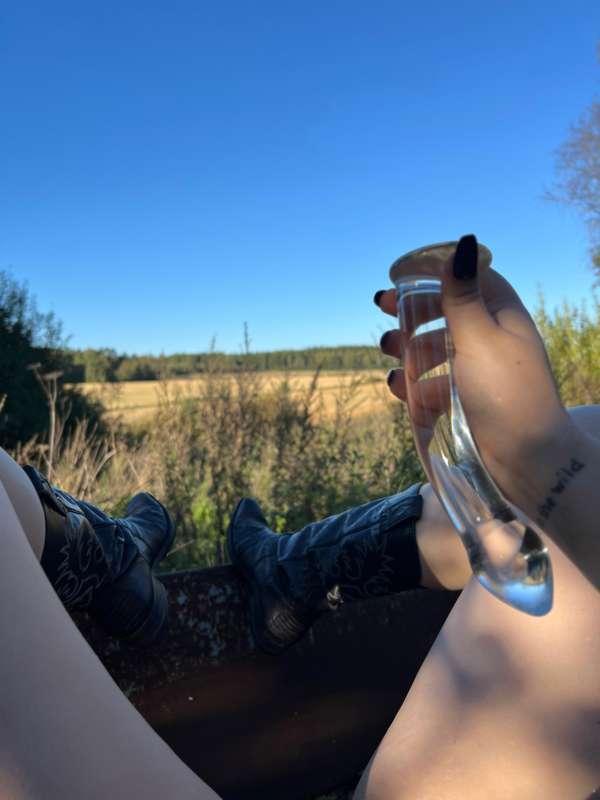 I just added this POV masturbation scene to the welcome mess..