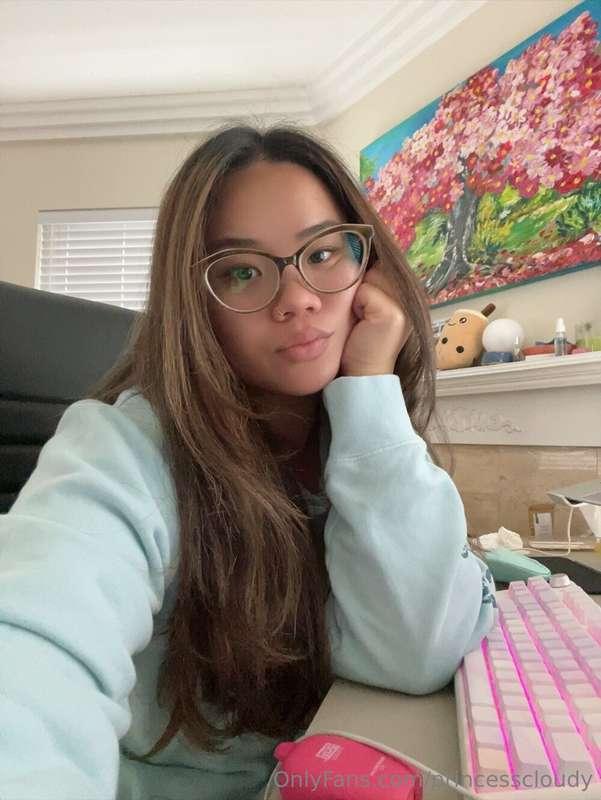 Do you like glasses on me? 🤓