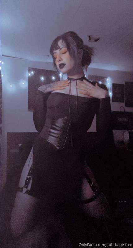 goth-babe-free main image
