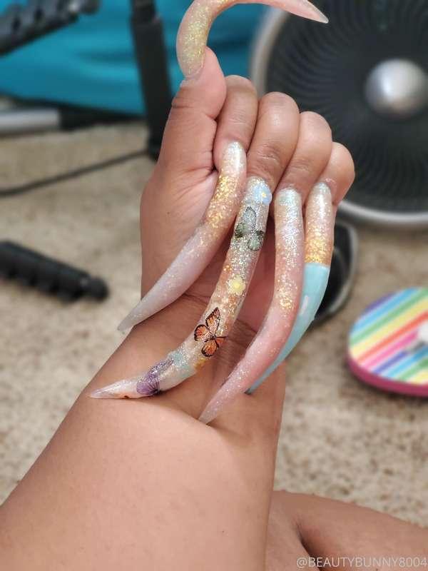 THINKING 🤔 OF MY NEXT DESIGN 💅🏽 🦋