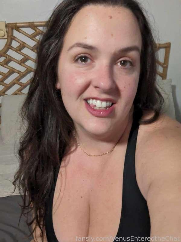 venusenteredthechat image #5