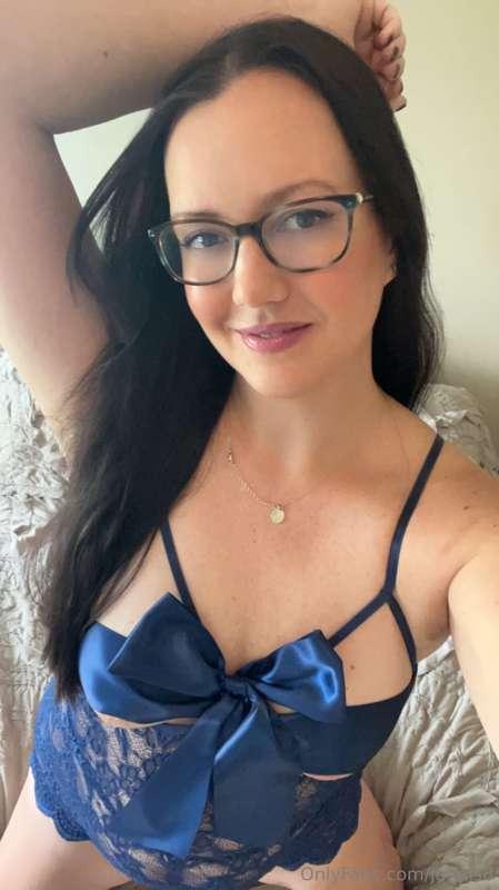Up close and personal solo play with orgasm focused on my pu..