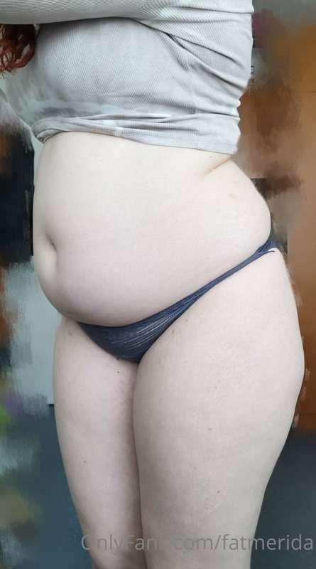 Do you see those stretch marks on my thighs?🙈