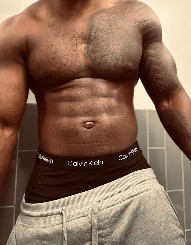 Would y’all be interested if I made an onlyfans ($9.99 subsc..