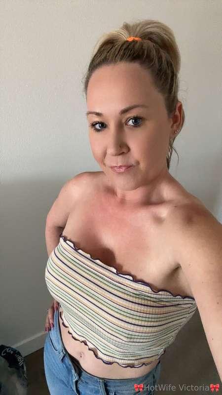 That was a good workout.. showered and ready to play 💋💋