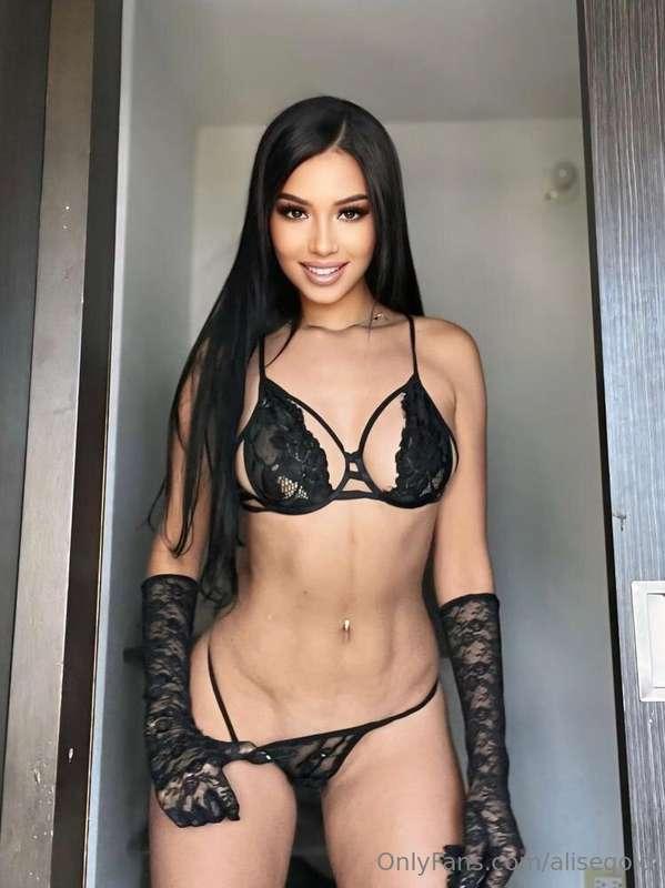 HOT AND SEXY BRUNETTE @itsceciliasuarez 🥵🔥 PLAYING WITH HER ..