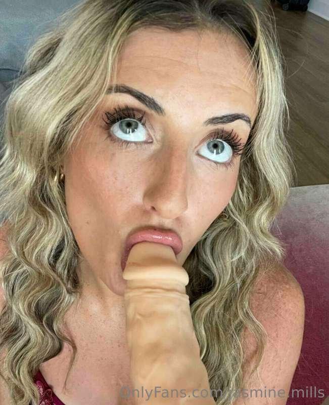 @jilliantorres18 taking applications, for a new daddy💦🤤she i..