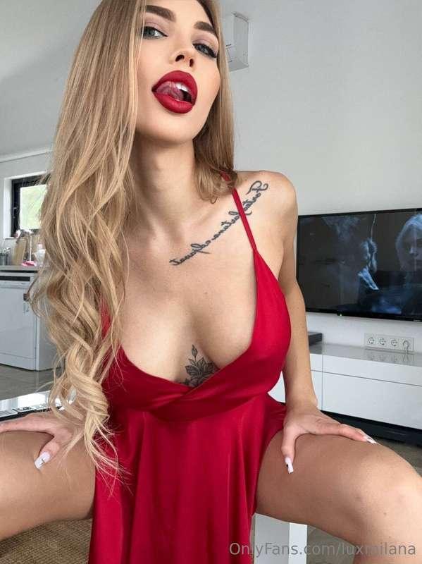 😍 Woman in red -  orgasm in bed! 🤤🤤🤤🤤