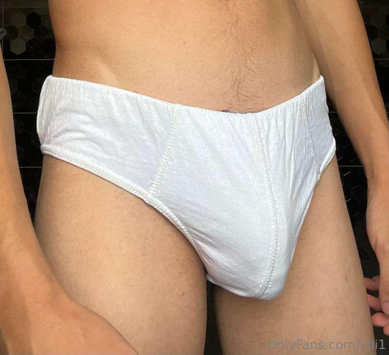 Would you pull down my white undies with your teeth?😈