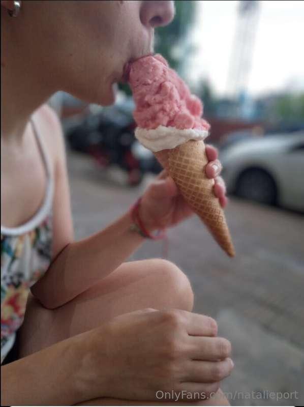 Ice cream afternoon
Tell me your favorite flavours