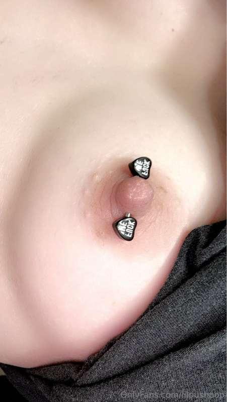 Good morning 🫶🏻 I got new nipple rings finally. I have a cou..