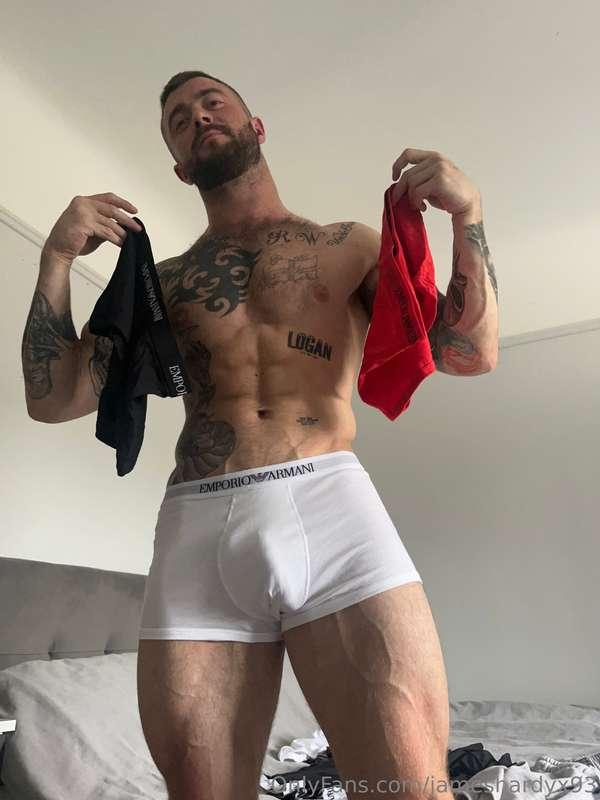 Which you prefer the red ? The white? The black? Orrrrrr wha..