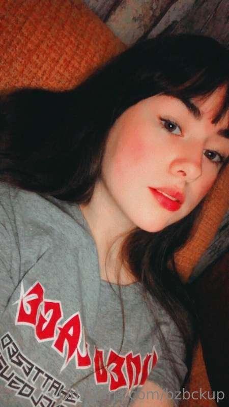 🇺🇸; Hello hello 😚 🇪🇸; Hola hola 😚