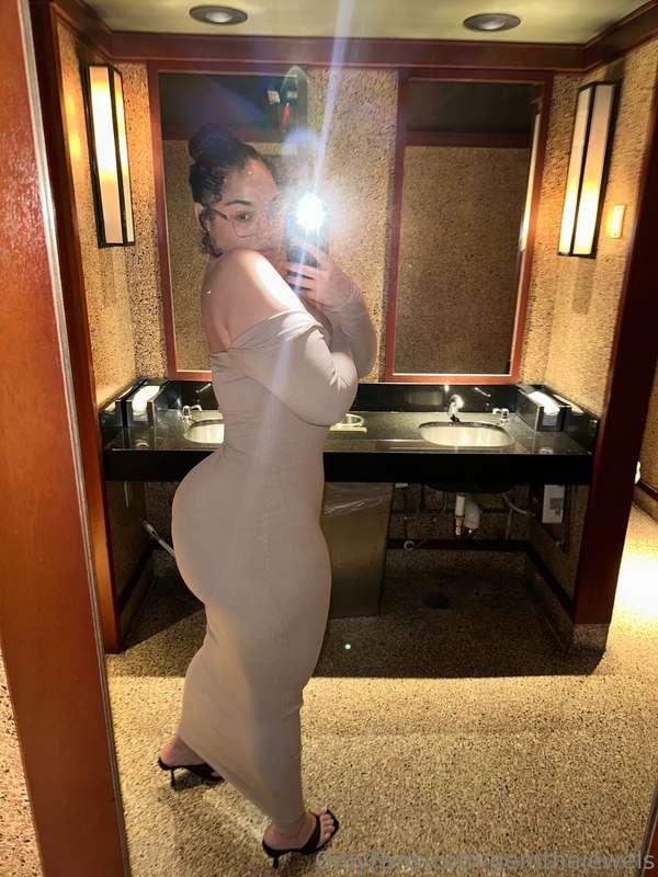 Be honest… does this dress deserve its own night out? 👀✨