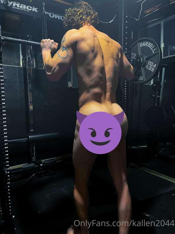 First nude workout photo shoot. More photos and videos to cu..