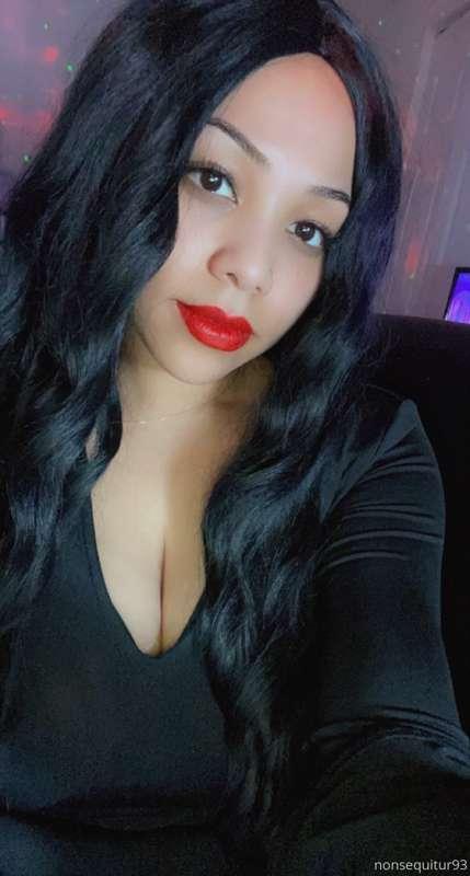 Me as Morticia Addams for my stream last night ♥️