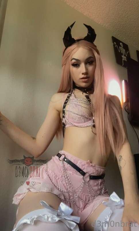 d3m0nbrat image #0
