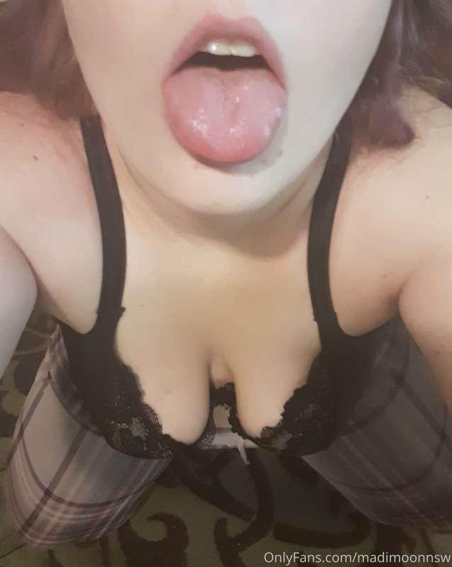 Cumshot in my mouth please?? 💖🥺