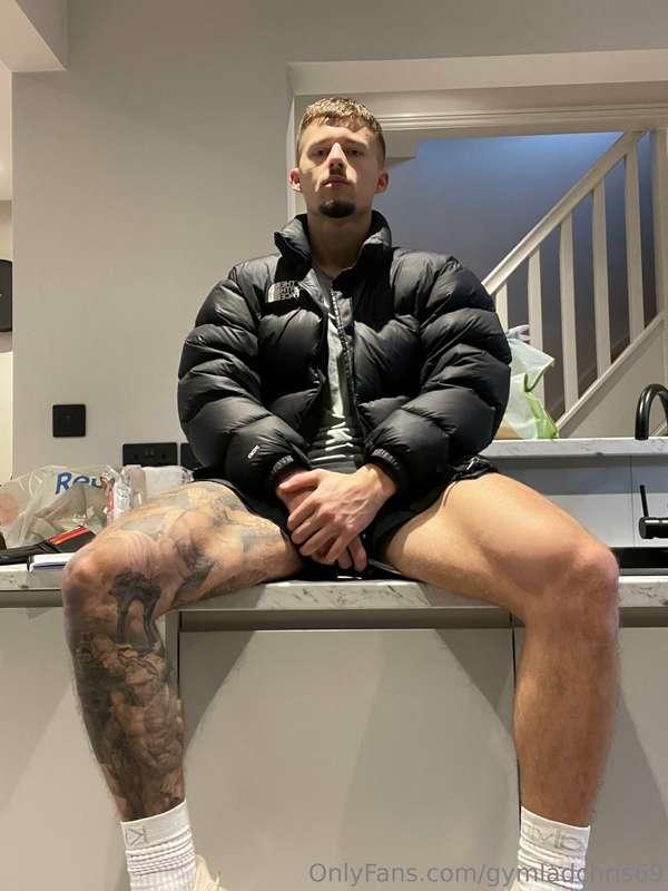 Get between this thighs 😈
