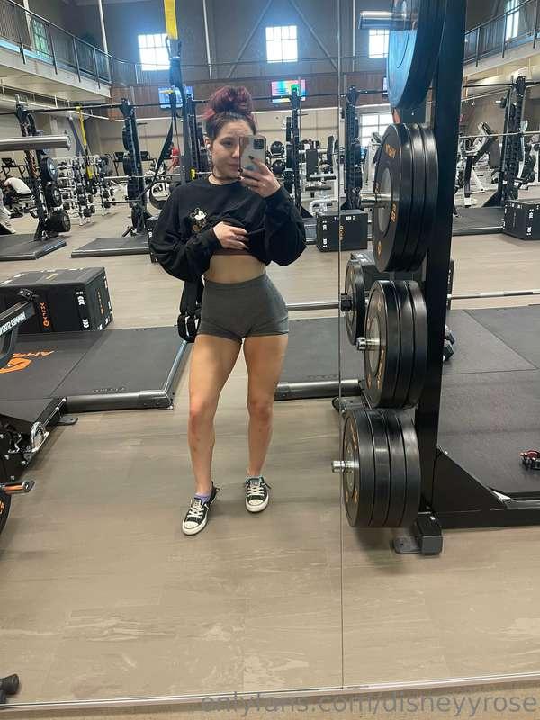 The pics I take in the gym vs the pics I take in the gym loc..