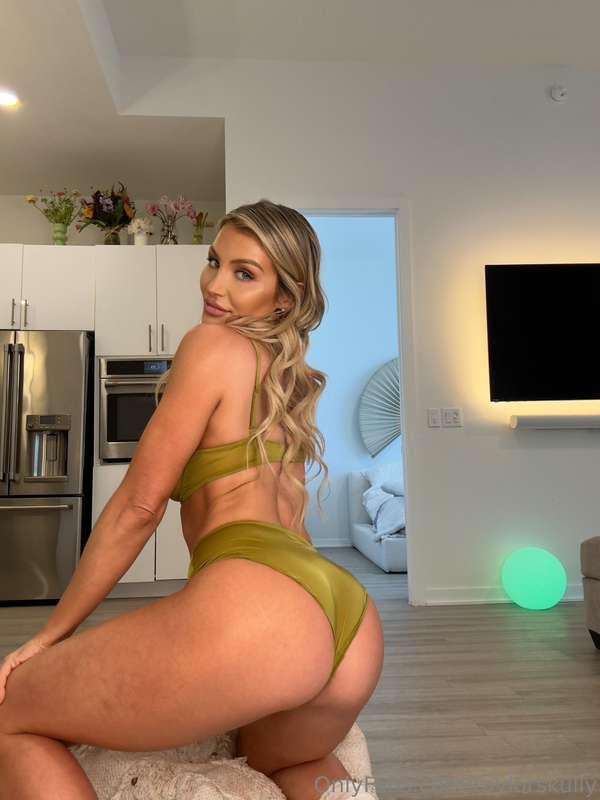Comment “🍑” if you felt something 😘
