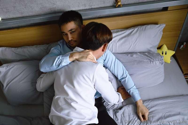 จ้างมาทำความสะอาดห้อง…แล้วขึ้นมาเล่นอะไรบนเตียงพี่ในเวลาทำงา..