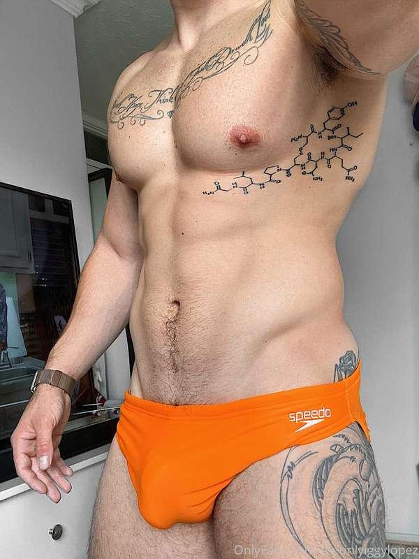 LOVE MY NEW ORANGE SPEEDOS 🧡🧡🧡