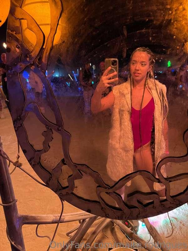 A Leo can’t miss a mirror pic 😝🦁 
I’m lonely tonight … would..