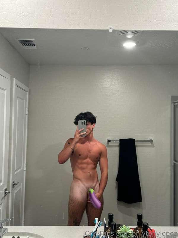 Go sub to the VIP RIGHT NOW!! Good exclusive content is abou..