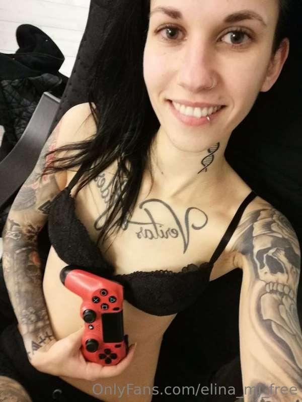Wie immer sonntags, zocke ich jetzt ein bisschen 🎮 was treib..