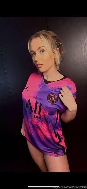 How pretty is my PSG top 😍