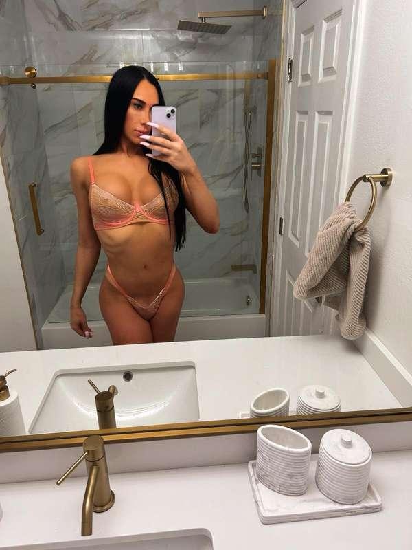 Tell me what your favorite thing to do during sex is👀