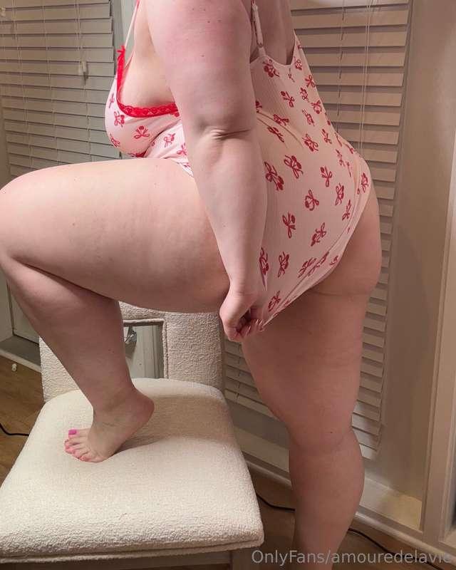 Think this dress is a little too skimpy for my ass 🤭