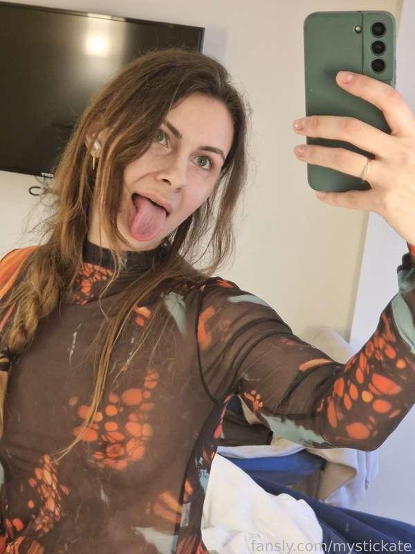 Shall we fool around in my hotel room?! 🔞🍆💦


#fyp #sex #pussy #foot #footfetish #customs #horny #sexsting #brunette #asshole #daddysgirl #selfie #babe #hot #hotbabe