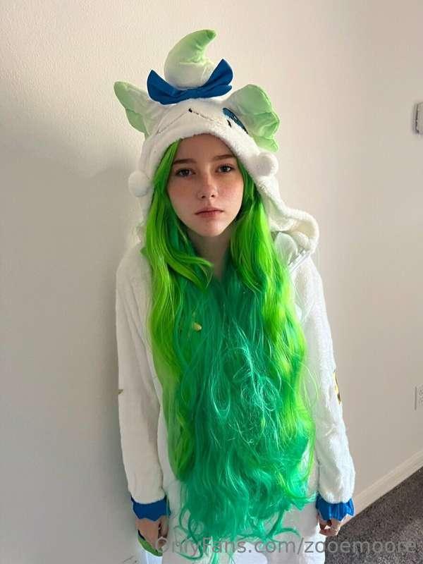 zooemoore image #1