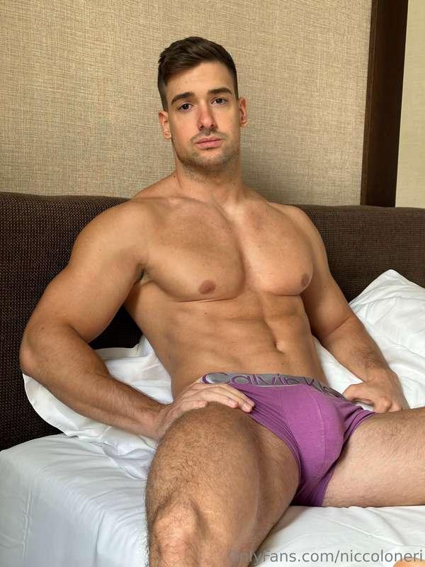 Come here and sit on daddies lap😏