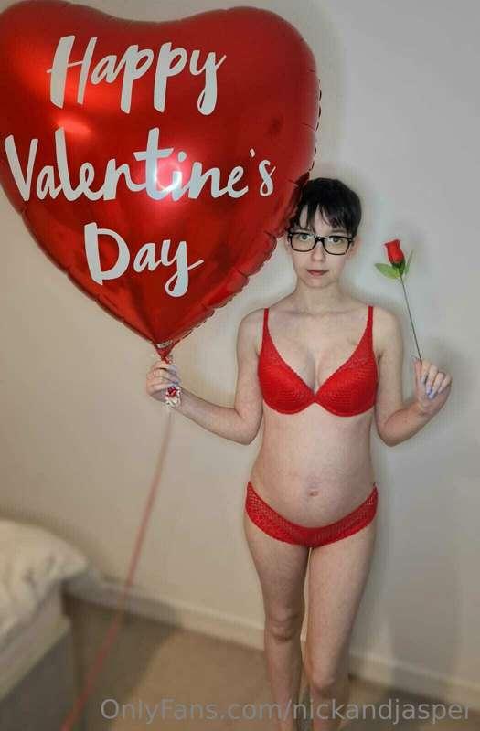 Happy Valentines Day 🌹

What are you getting me for valentin..