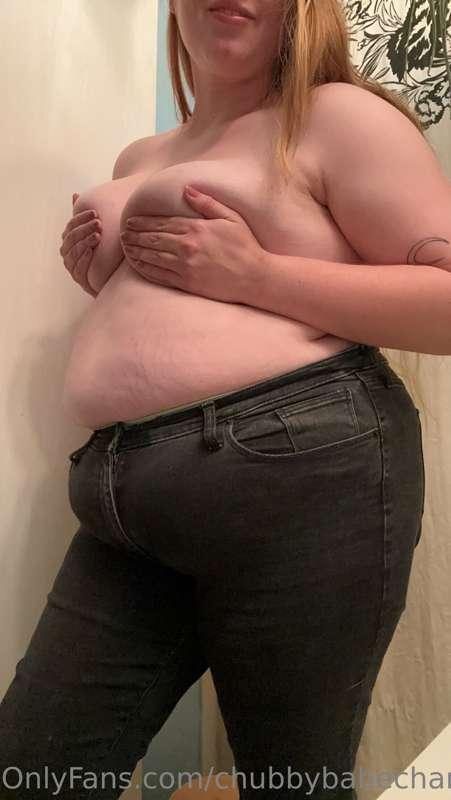 what do we think of the wife beater & jeans combo? 🍦