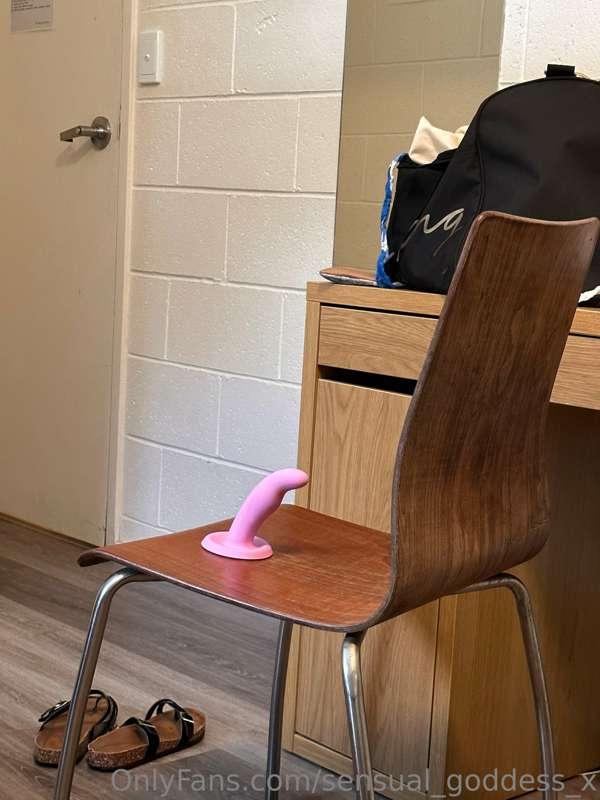 Who wants to see what I did to this chair? 😈😈😈