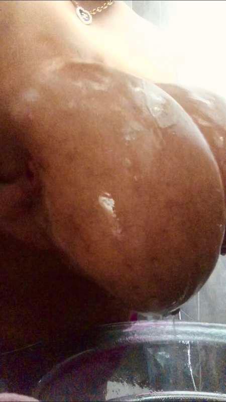 Knock knock 🙃💦 🧼 Time to Wash my babies/melonzitos 💞
delicio..