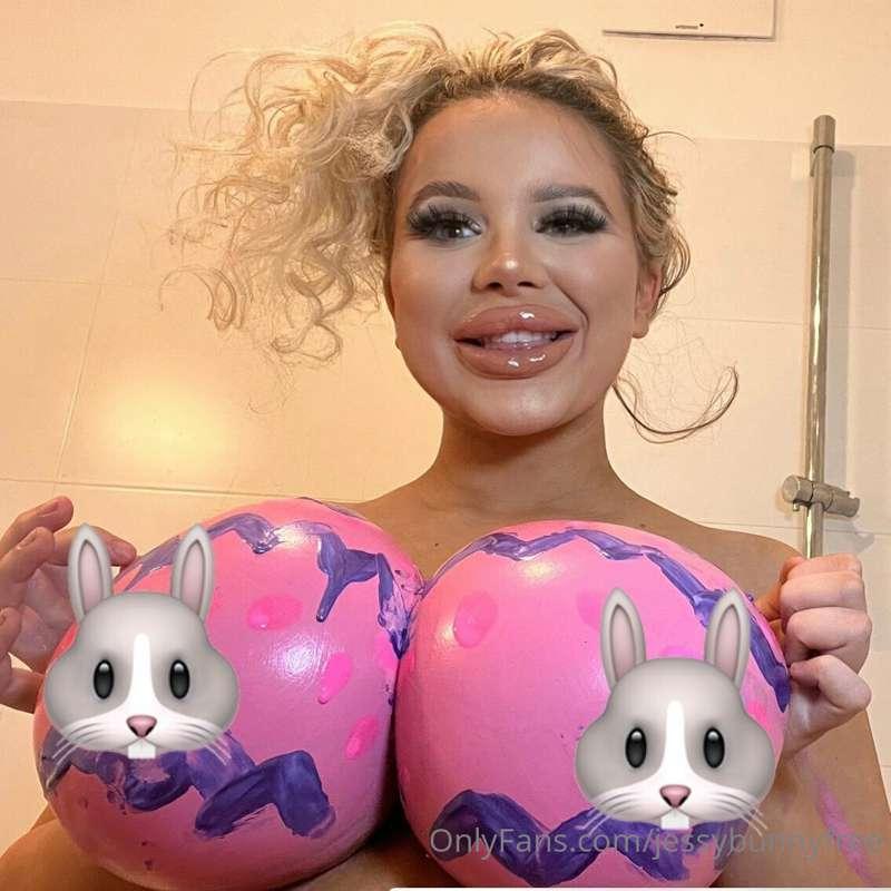 Easter Egg Coloring 🐰😜

Hihi I love Easter! Its such a cute ..