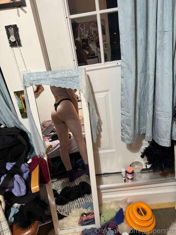 I can’t believe this ass got laid off of her job! I want to ..