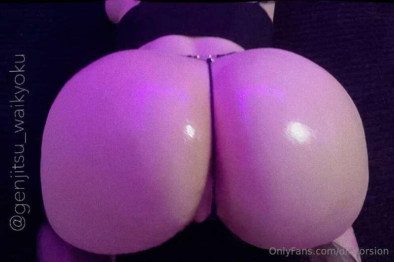 Want this video doing things with a 🍑 full of oil?
.
.
Quier..