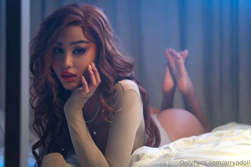 Let's make this bed our playground 😉 🥵
