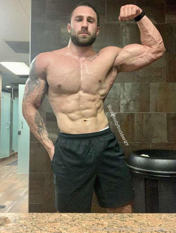 Happy 4th to all my USA subs 🥵 Be safe and call an Uber if y..