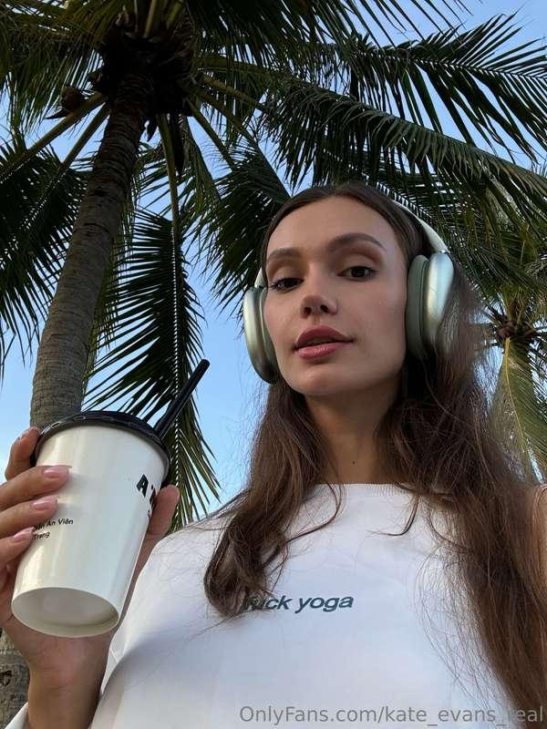 kate_evans_real image #0