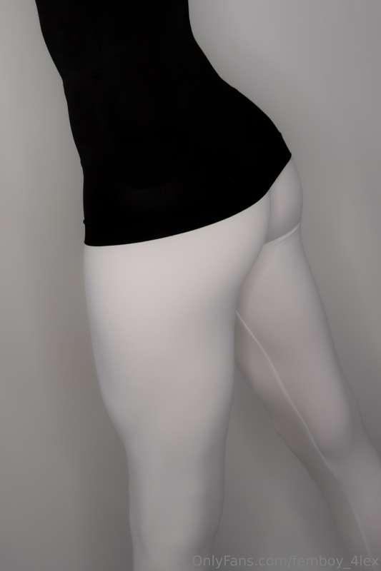 Trying out some clothes for Thighhigh Thursdays and Stocking..