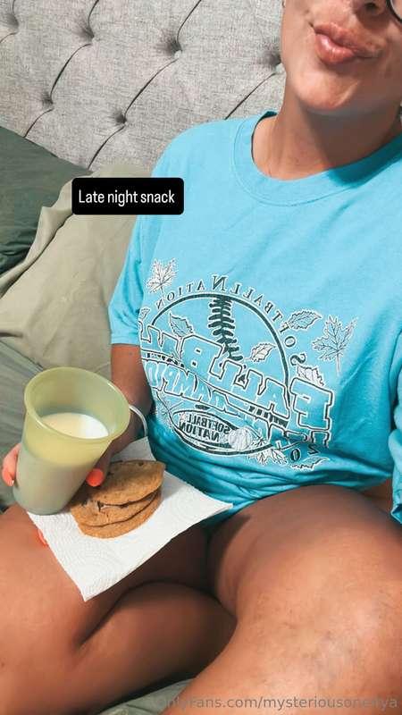 Late night milk and cookies anyone.?*UNLOCK to see how fresh..